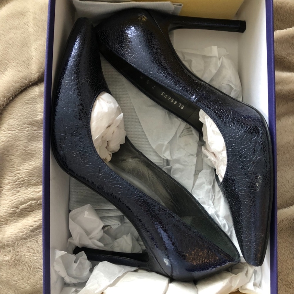 Stuart Weitzman - Picture 4 of 5